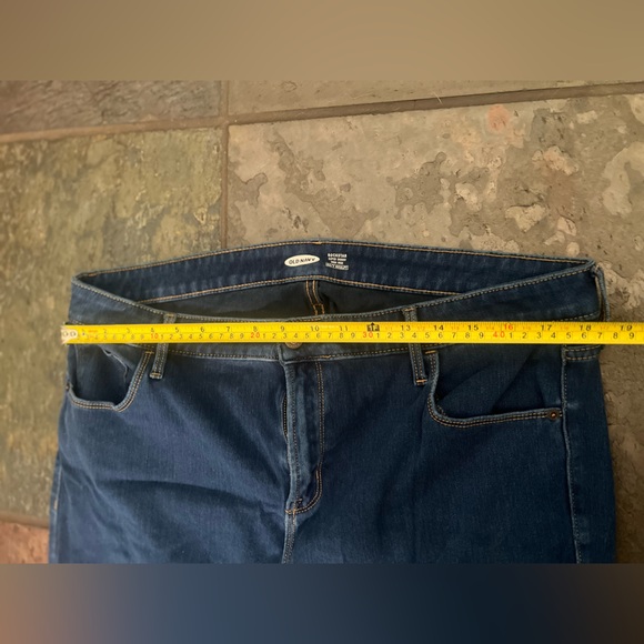 Old Navy - super stretchy Rockstar jeggings in a dark denim - Picture 5 of 5